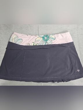 Lululemon Run: Speed Skirt Mini Skort with Grey Floral Waistband Size 6